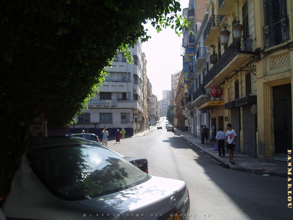 ORAN AOUT 2006 PLACE DES VICTOIRES RUE MIRAUCHAUX.JPG
